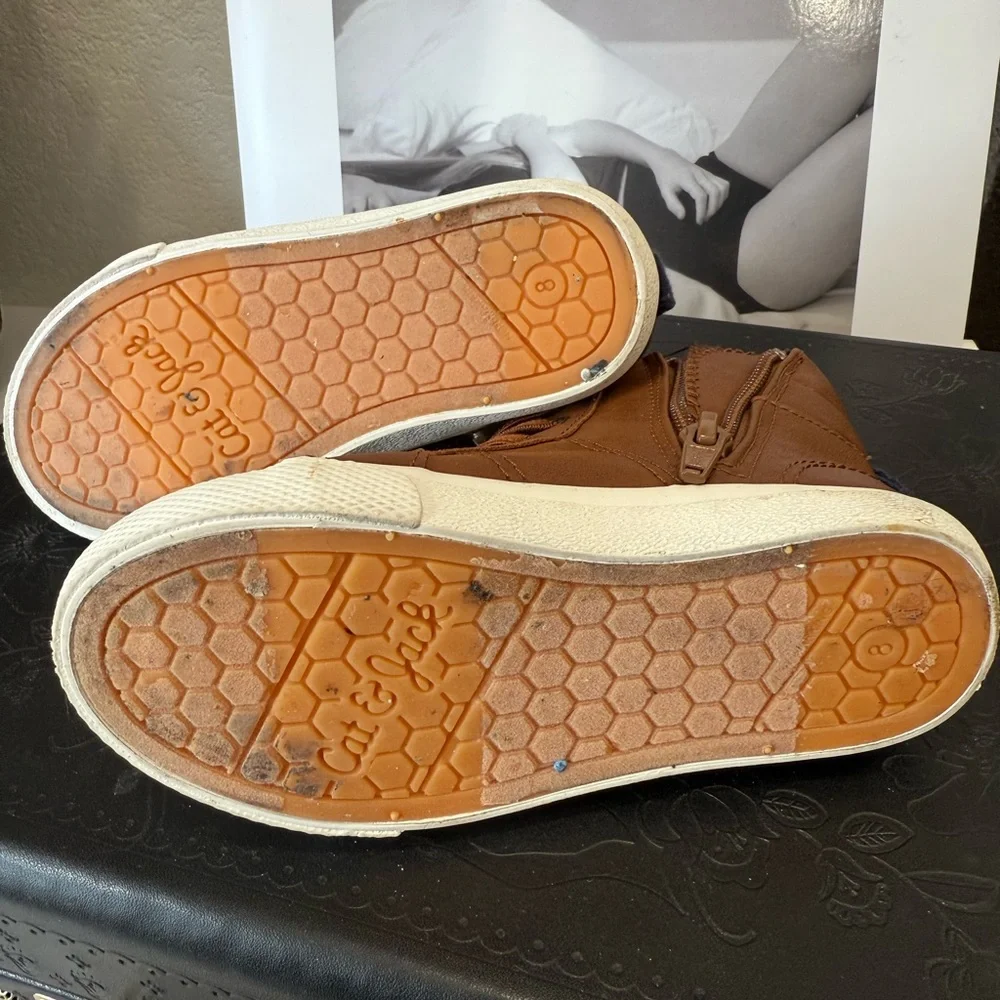 Cat & Jack Brown High-Top toddler Shoes - Picture 4 of 5